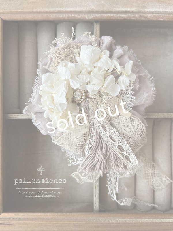 画像1: pollenbienco／アンティークレースとプリザーブドフラワーのコサージュ・E (1)