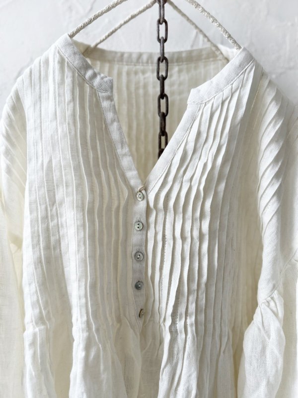 画像2: 08mab/シャーリング袖ピンタックブラウス・オフ (2)