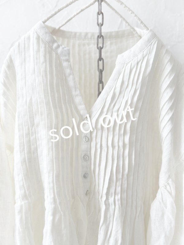 画像2: 08mab/シャーリング袖ピンタックブラウス・オフ (2)