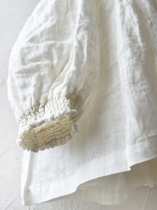 画像4: 08mab/シャーリング袖ピンタックブラウス・オフ (4)