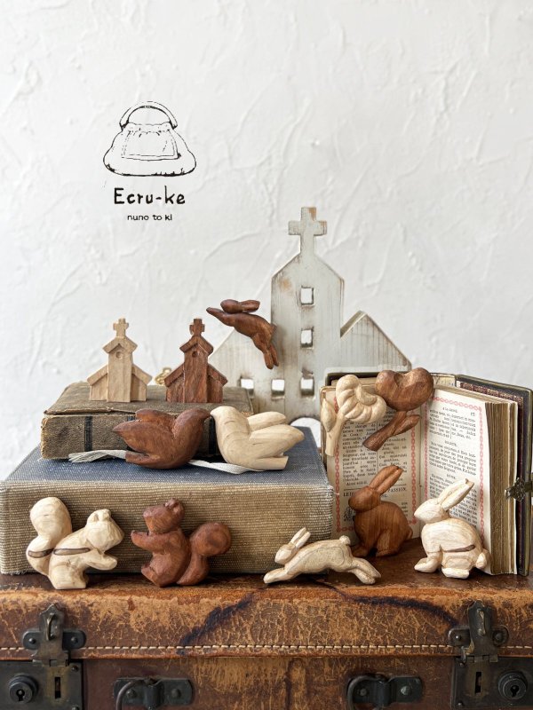 画像1: ecru-ke／木彫りのブローチ (1)