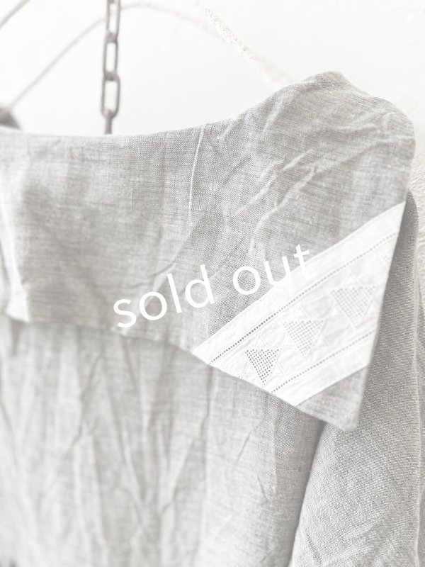 画像7: shizuka's／セーラー襟の刺繍レースワンピース・ペールグレー (7)