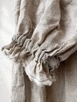 画像4: MARCHE' DE SOEUR／オランダリネン ラッフルギャザーワンピース・生成り (4)