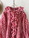 画像2: MARCHE' DE SOEUR／フローフリルブラウス・赤ギンガム (2)