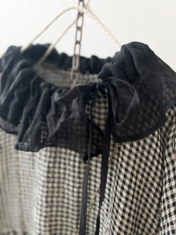 画像2: MARCHE' DE SOEUR／大きなラッフル襟のチュニック・ワッフルブラックに黒ガーゼ襟 (2)