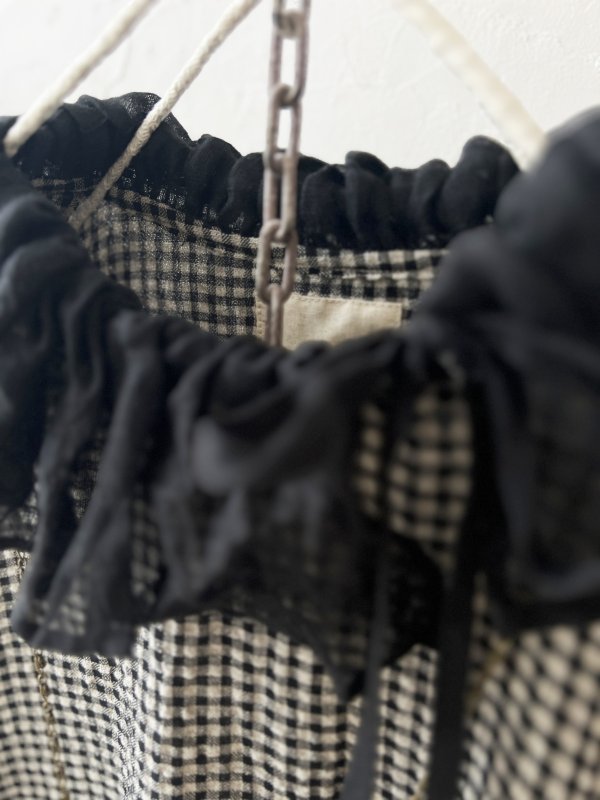 画像3: MARCHE' DE SOEUR／大きなラッフル襟のチュニック・ワッフルブラックに黒ガーゼ襟 (3)