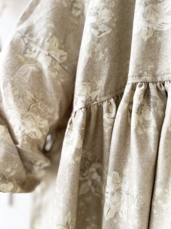 画像7: MARCHE' DE SOEUR／大きなラッフル襟のチュニック・ベージュローズに生成り襟 (7)