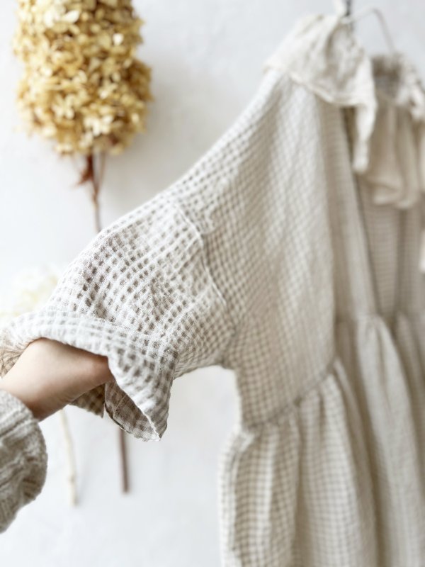 画像8: MARCHE' DE SOEUR／大きなラッフル襟のチュニック・ワッフルベージュに生成り襟 (8)