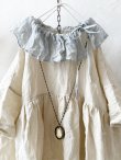 画像2: MARCHE' DE SOEUR／大きなラッフル襟のチュニック・ファナージュミルクに薄グレー襟 (2)