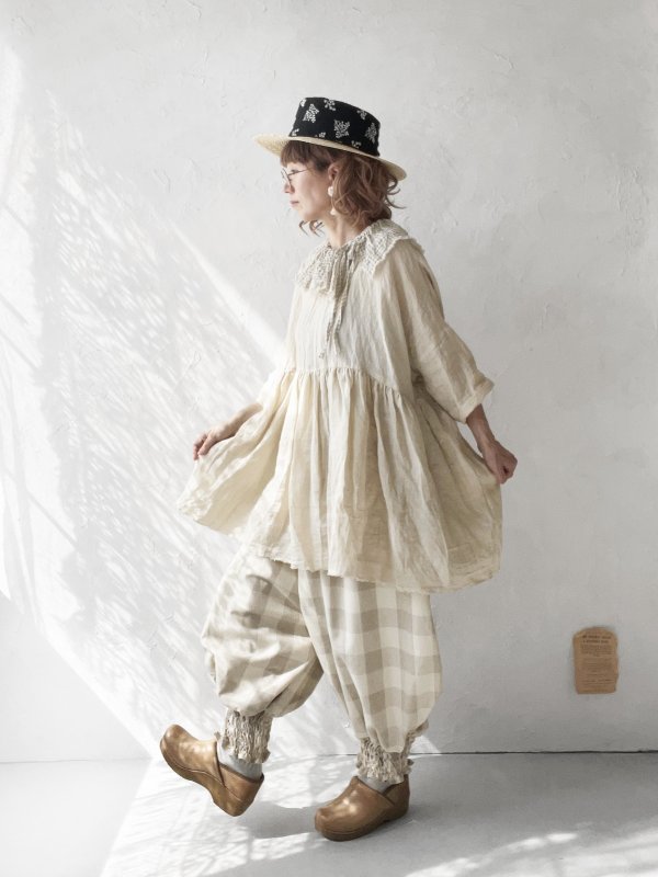 画像15: MARCHE' DE SOEUR／大きなラッフル襟のチュニック・ファナージュミルクにワッフルベージュ襟 (15)