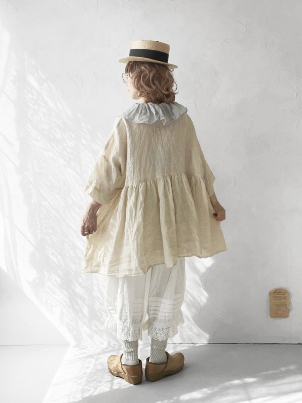 画像16: MARCHE' DE SOEUR／大きなラッフル襟のチュニック・ファナージュミルクにワッフルベージュ襟 (16)