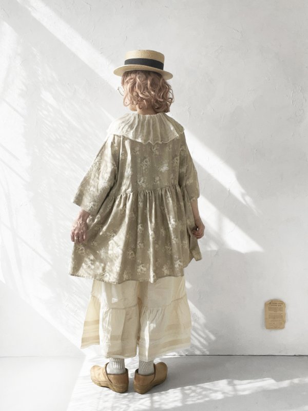 画像16: MARCHE' DE SOEUR／大きなラッフル襟のチュニック・ベージュローズに生成り襟 (16)