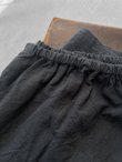 画像2: seasew.／527 ワッシャーコットンワイドペチパンツ・チャコール (2)