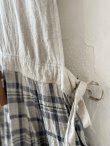 画像4: MARCHE' DE SOEUR／エプロンワンピース・生成り×チェック (4)