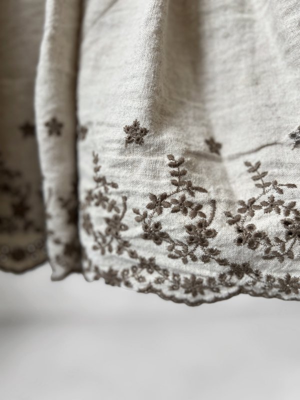 画像4: 【4/24(金)21時から販売】MIFUMIコラボ／sarahのワンピース・リースカーキ刺繍＆bag (4)