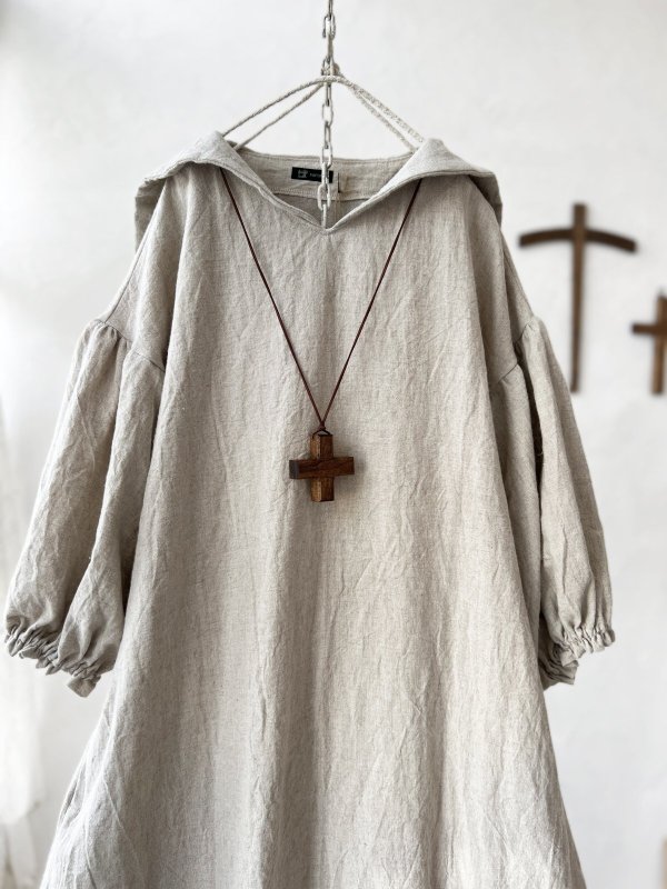 画像2: 【4/24(金)21時から販売】MIFUMIコラボ／sarahのワンピース・赤花刺繍＆bag (2)