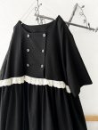 画像2: kosatofuku／フリル切り替えのワンピース・ブラック (2)