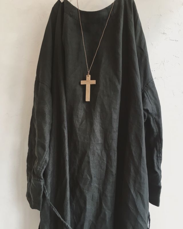 MARCHE' DE SOEUR／ギャザースモックワンピース・ツイルリネンブラック