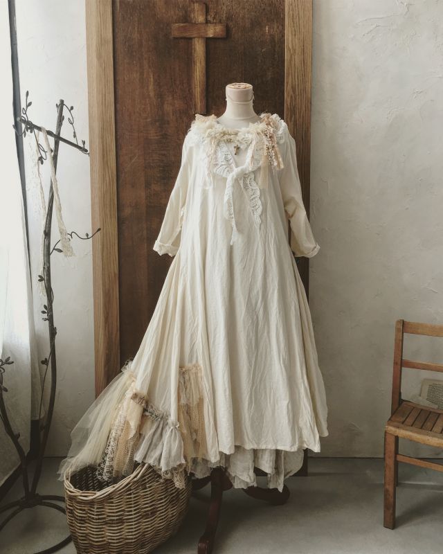 Pollenbienco アンティークレースの教会ワンピース Marche De Soeur