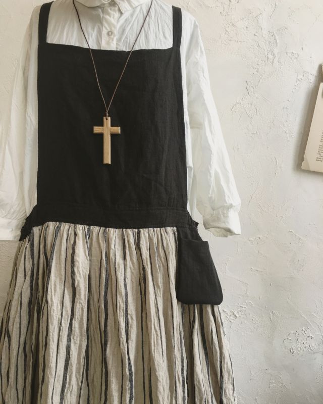 Marche De Soeur ストライプエプロンワンピース 切り替えなし黒 Marche De Soeur