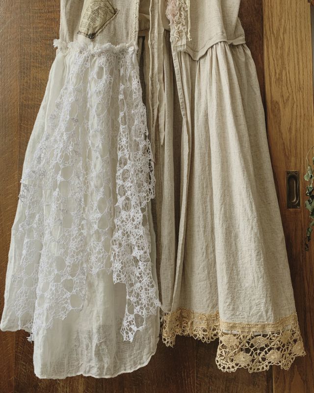 Pollenbienco アンティークレースのベストワンピース Marche De Soeur