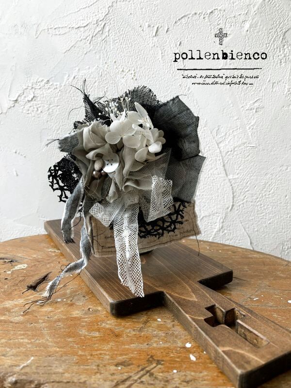 Pollenbienco アンティークレースとプリザーブドフラワーのコサージュ 黒a Marche De Soeur Pollenbienco アンティークレースとプリザーブドフラワーのコサージュ 黒a Marche De Soeur