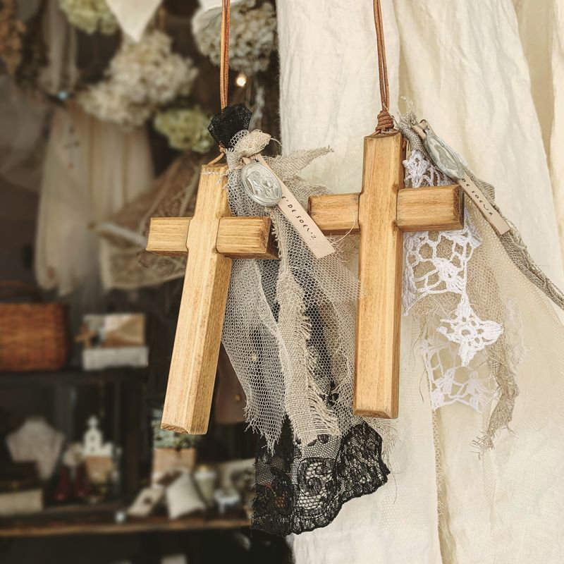 MARCHE' DE SOEUR／木の十字架とアンティークレースの特大ネックレス