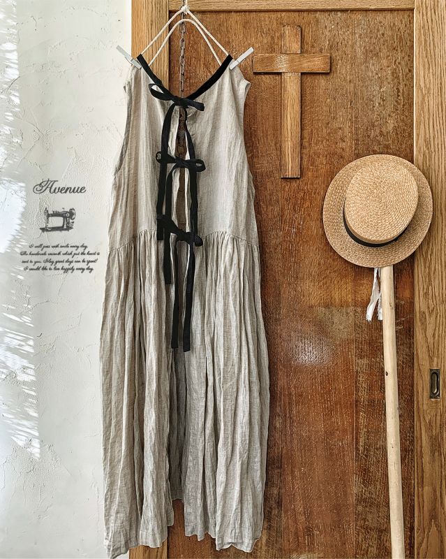 Avenue 後ろりぼんのノースリーブワンピース 生成り Marche De Soeur Avenue 後ろりぼんのノースリーブワンピース 生成り Marche De Soeur