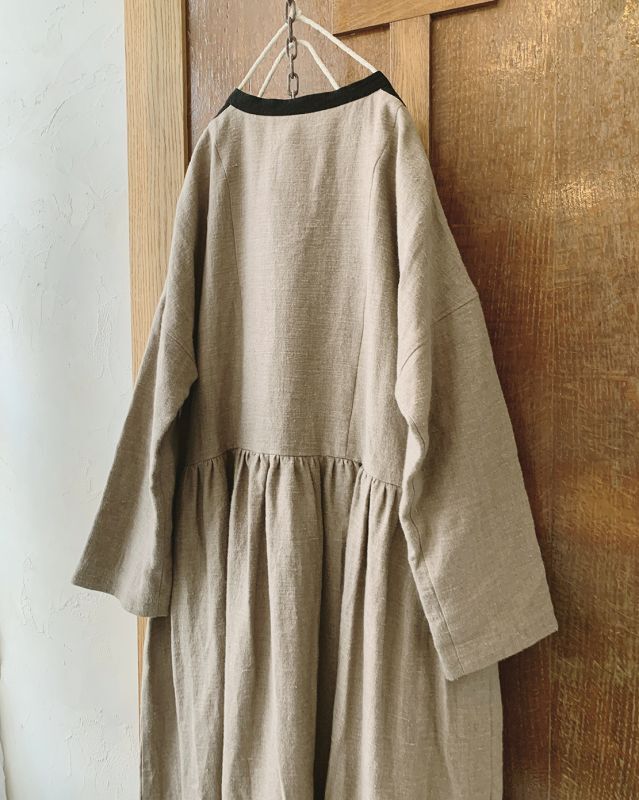 MAGALI /ブラッシュド ベルギーリネンギャザーワンピース・ベージュ