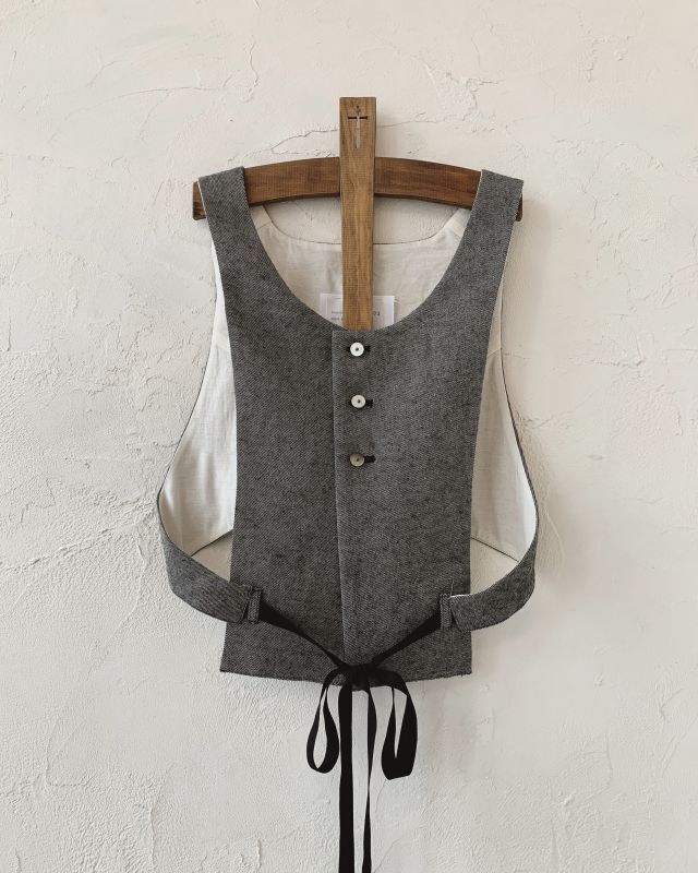 the last flower of the afternoon／寂然たる vest・charcoal - MARCHE 