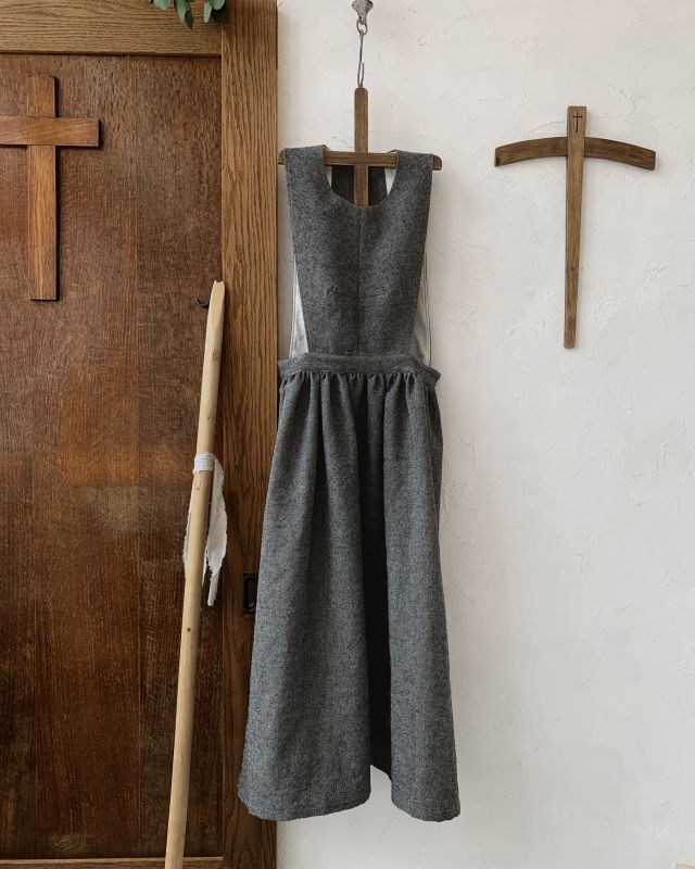 the last flower of the afternoon／寂然たる pinafore vest・charcoal 
