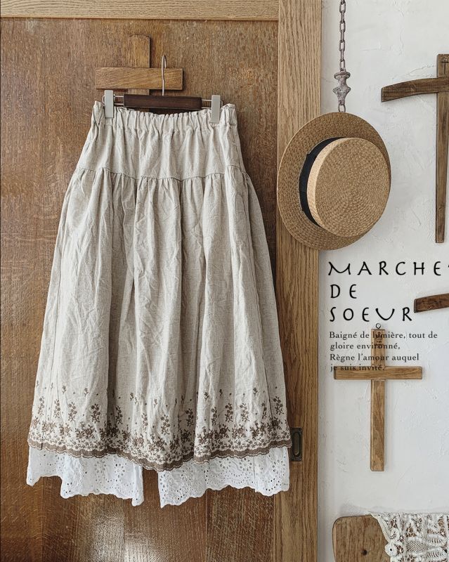 Marche De Soeur 二枚仕立ての花刺繍スカートパンツ ナチュラル オフ Marche De Soeur