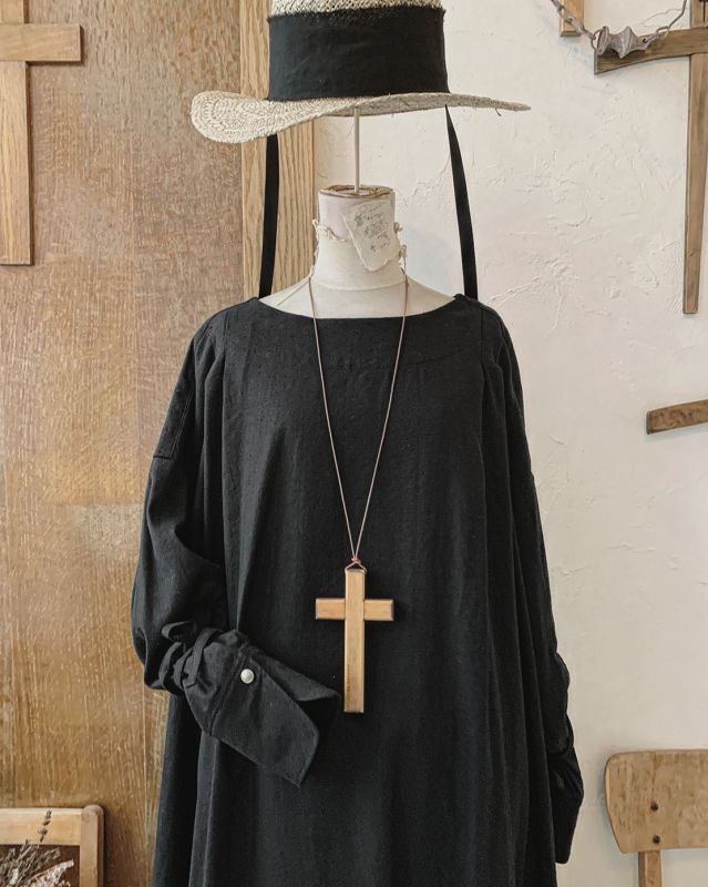 the last flower of the afternoon／月暈のprayer slit dress・黒