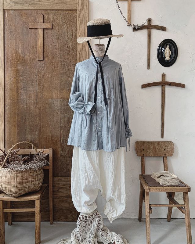 the last flower of the afternoon／静寂の滴り robe shirt・勿忘草