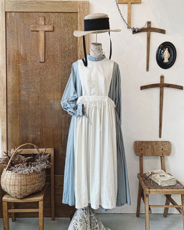 the last flower of the afternoon／月暈のpinafore vest・白練