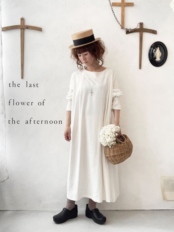 the last flower of the afternoon/月暈のprayer slit dress・白練