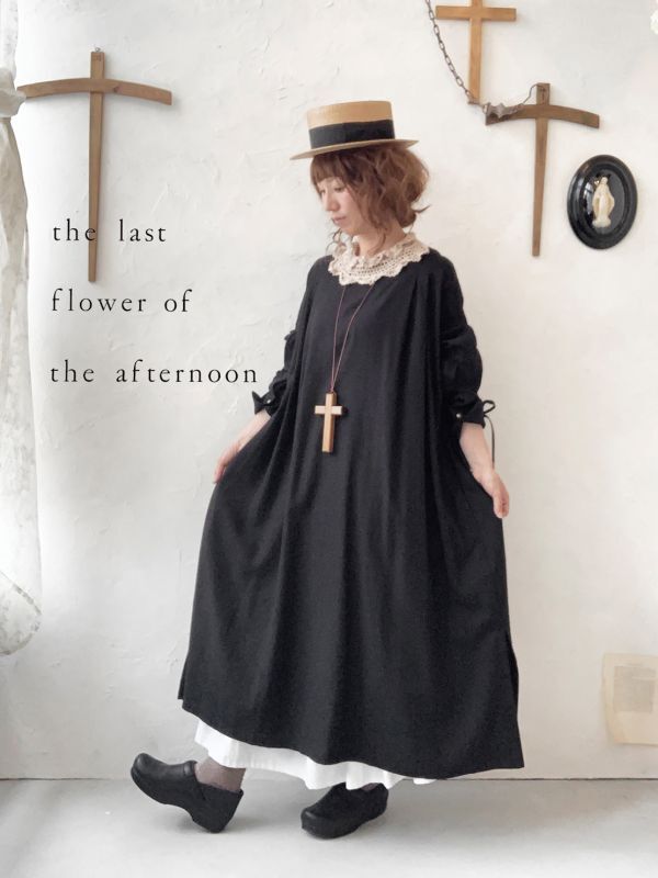 the last flower of the afternoon/月暈のprayer slit dress・黒