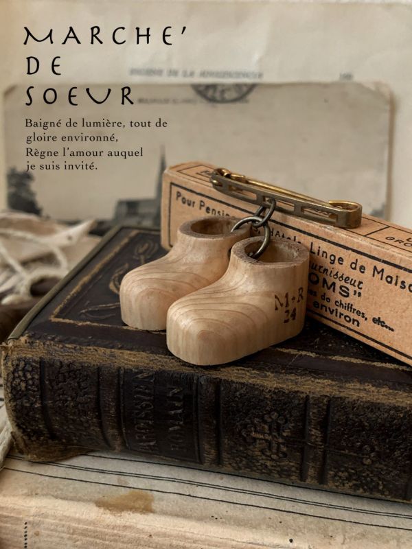 MARCHE' DE SOEUR /木靴のブローチ・フランスアンティークピン