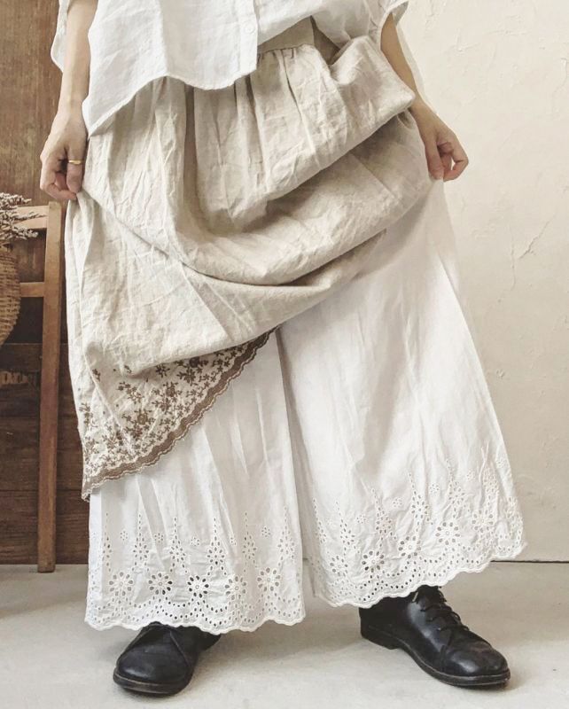MARCHE' DE SOEUR　２枚仕立ての花刺繍スカートパンツ U830 MARCHE' DE SOEUR 2枚仕立ての花刺繍スカートパンツ