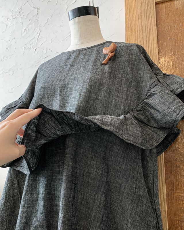 【再入荷未定】フリルヨークワンピース・ブラックデニム