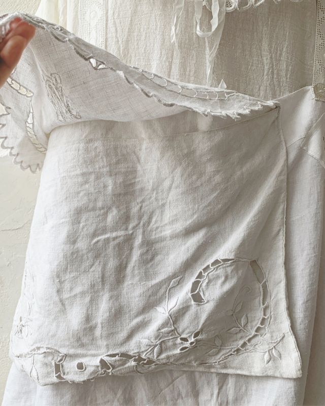 アンティークレース ポワンドパリ 宿り木リース刺繍 トナカイと家