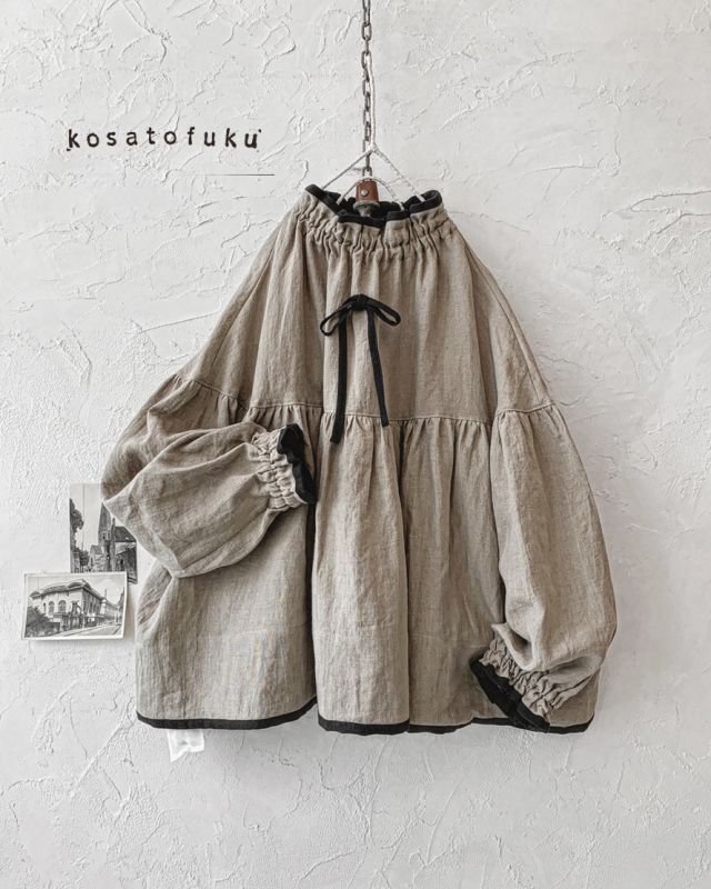 kosatofuku／リネンのスモックギャザーブラウス・ベージュ