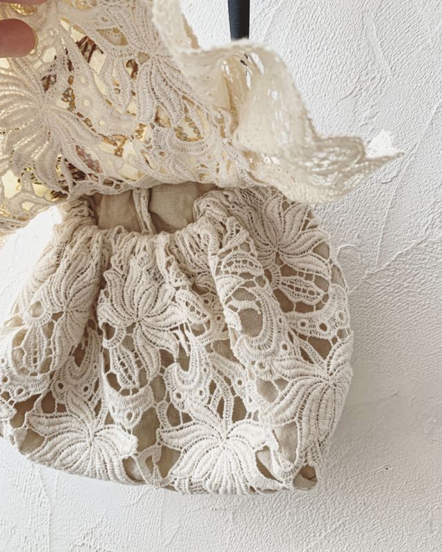 pollenbienco／アンティークレースの飾りポシェットワンピース  