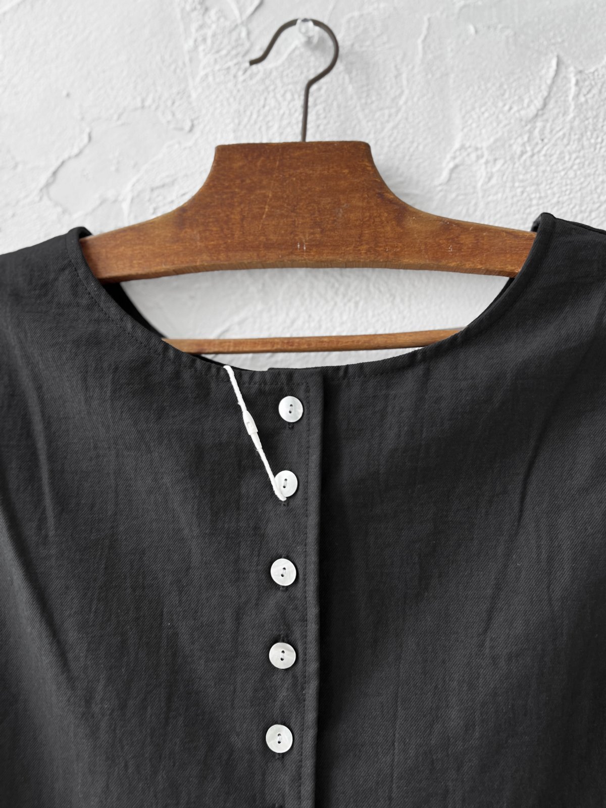 ELENA DAWSON コットンボタンベスト ブラック ELENA DAWSON コットン