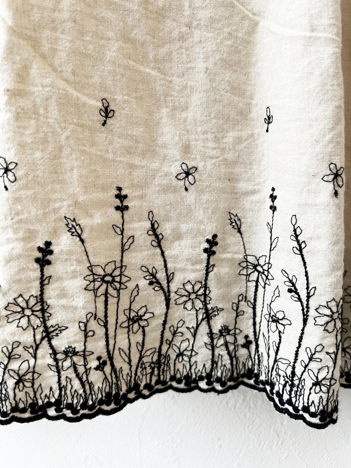 mifumi／コラボ刺繍yuiワンピース・ロンド刺繍黒 - MARCHE' DE SOEUR