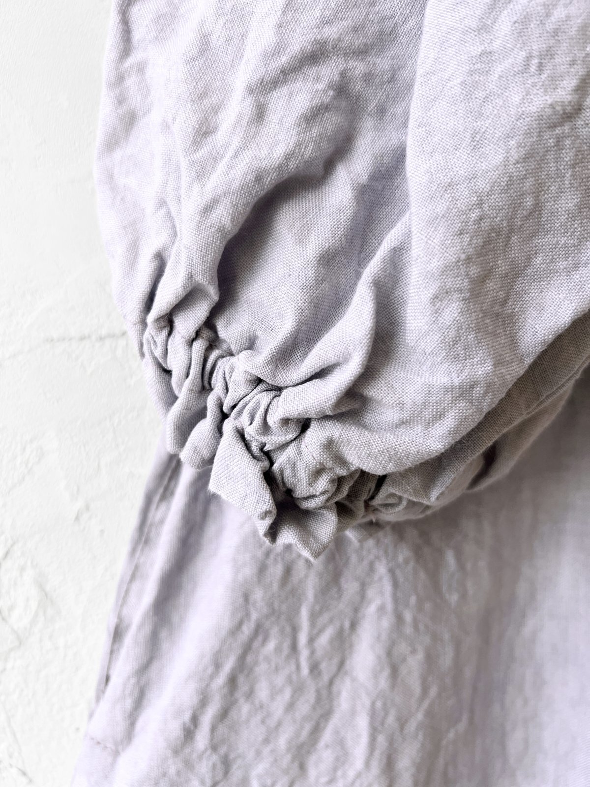 mifumi■yuiワンピース/キナリ mifumi／コラボ刺繍yuiワンピース・ふじ色 - MARCHE' DE SOEUR