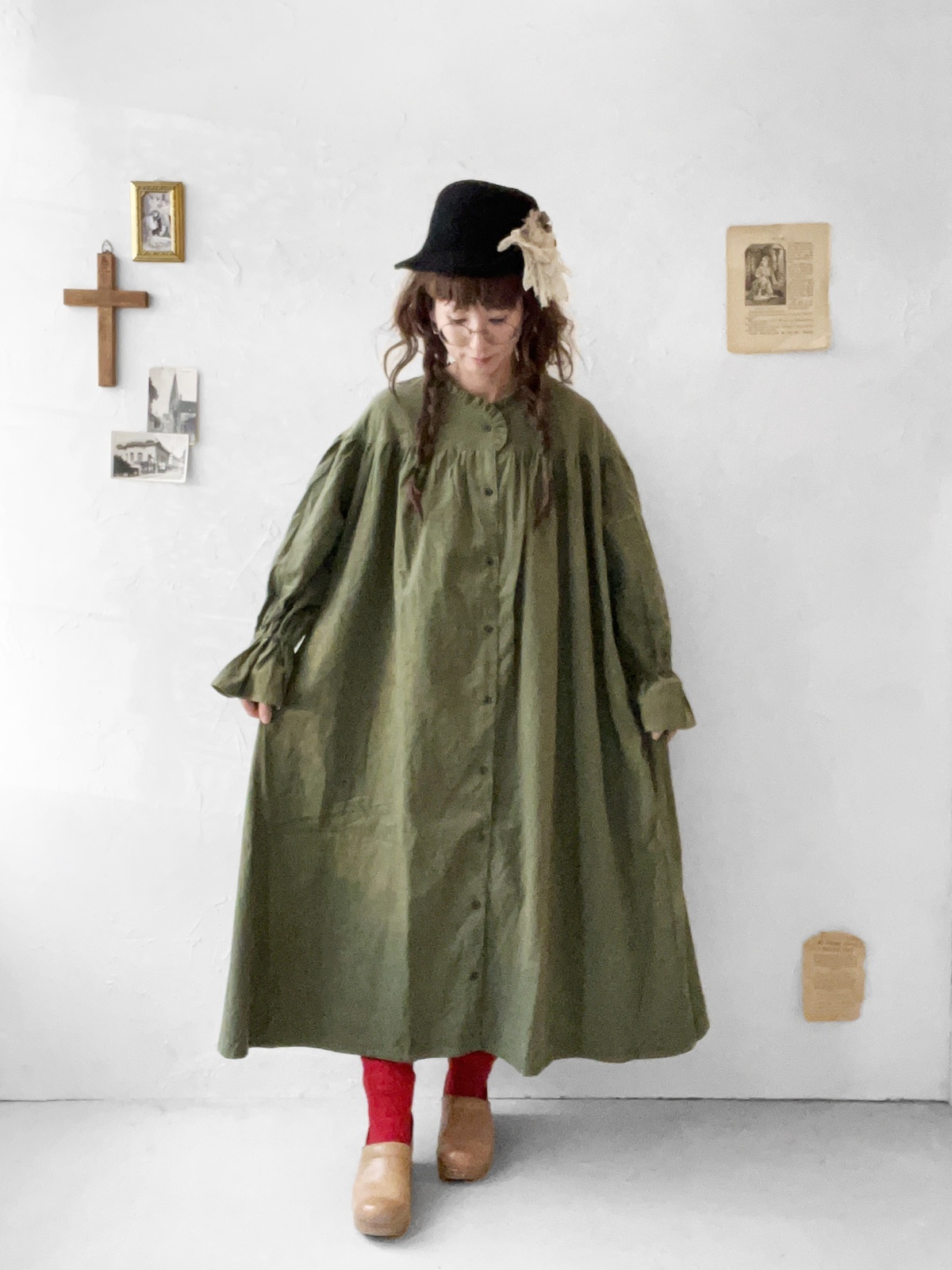 Dgy／コーデュロイフリル襟ワンピース・カーキ - MARCHE' DE SOEUR